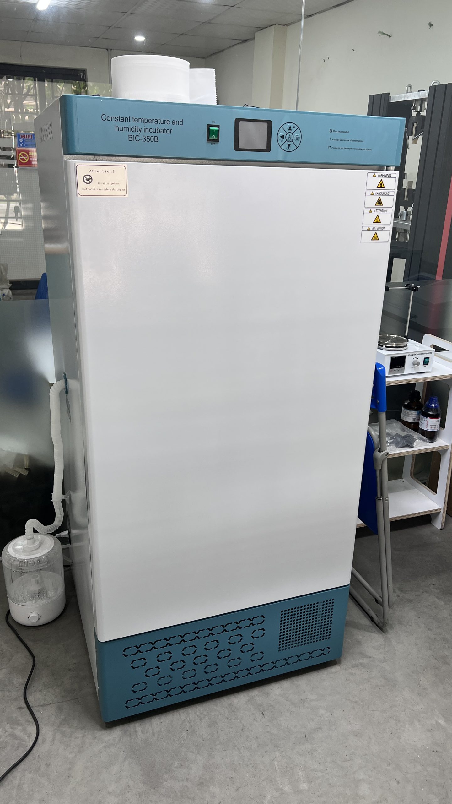 Environmental Cabinets / Micro-climate Cabinets (Constant Temperature and Humidity Incubator - model BIC-350B)